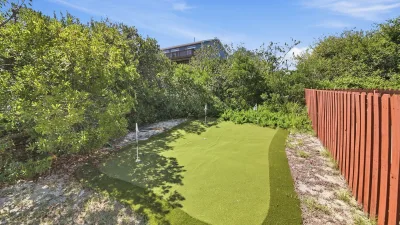 Munchkin's Place – Putting Green