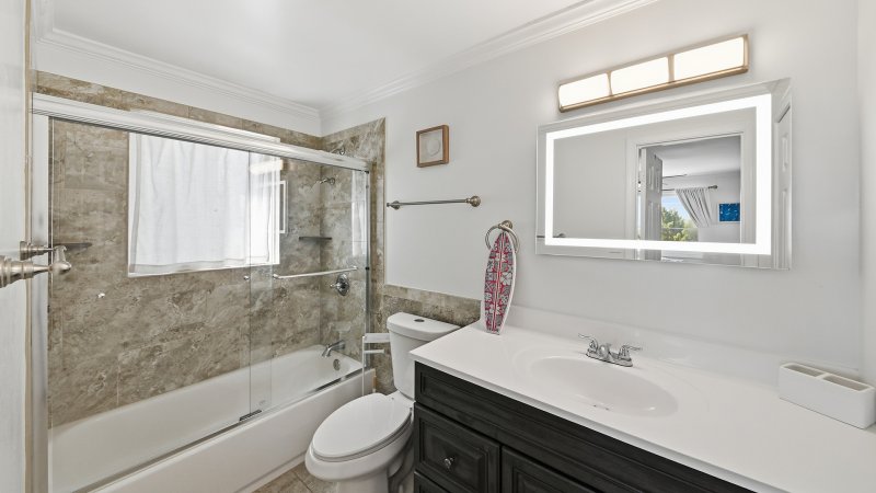 Munchkin's Place – Common Bath for BR1 and BR2