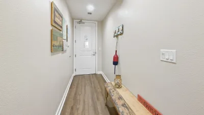The Salty Life – Foyer
