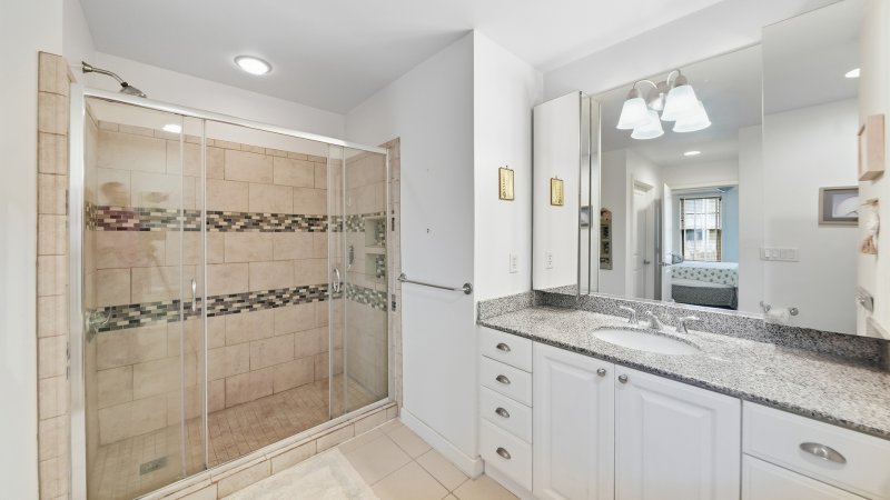 Mango Tango – Private Bath for BR1