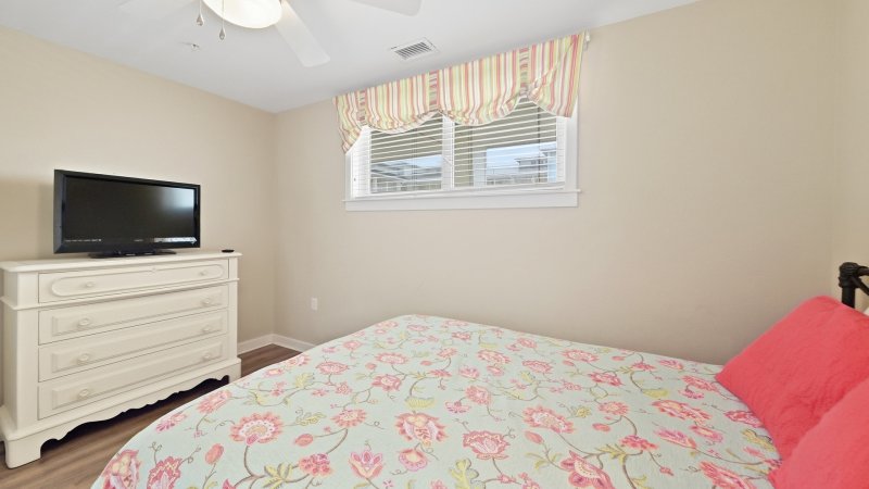 Tranquil Oasis – Bedroom 2