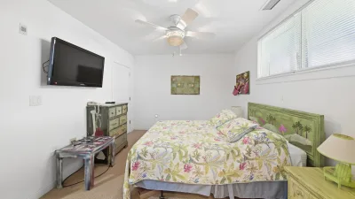 Mango Tango – Bedroom 2