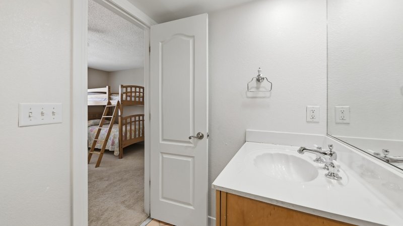 North Star – Private Bath for BR8