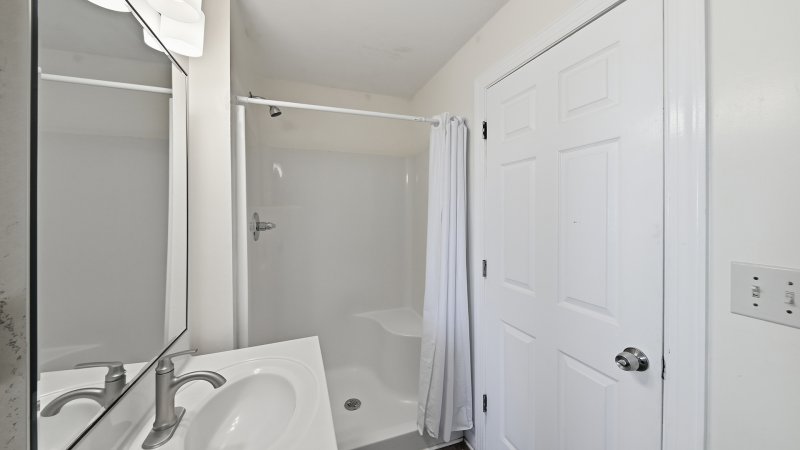 Absolutely Stellar – Common Bath for 1st Floor