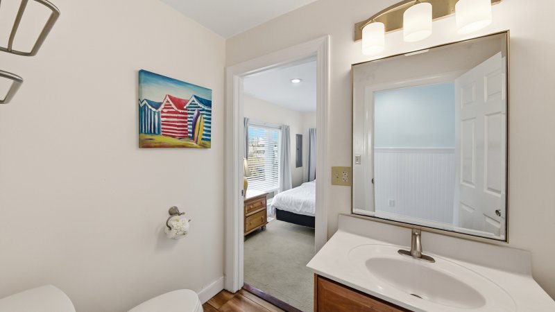 Absolutely Stellar – Common Bath for 1st Floor
