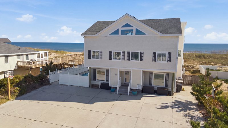 Absolutely Stellar – Exterior