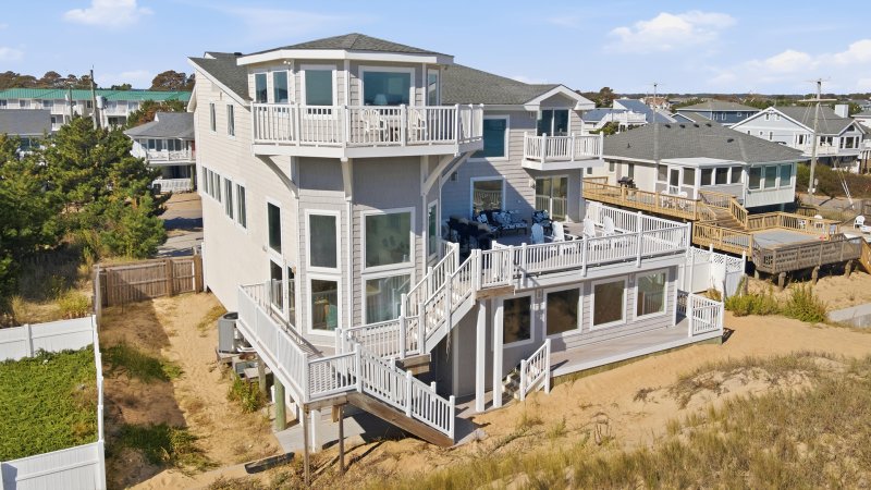 Absolutely Stellar – Exterior