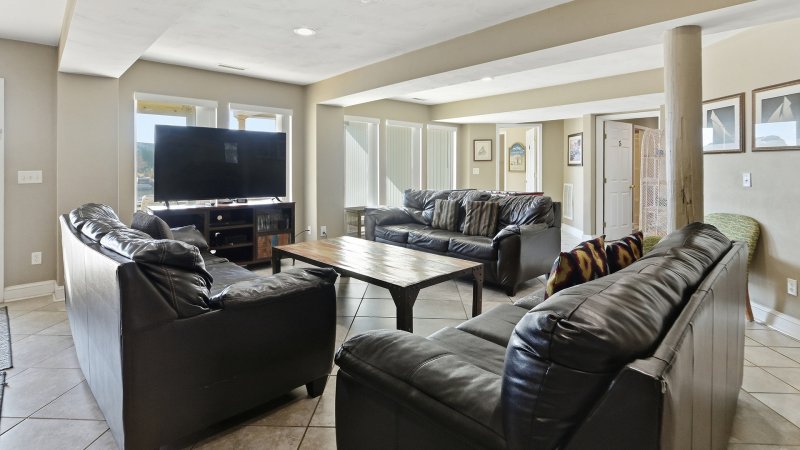 Palacious – 1st Floor Living Room