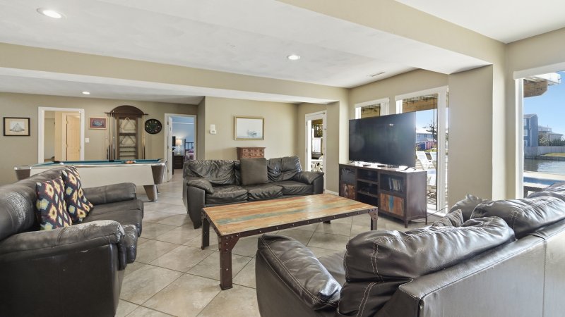 Palacious – 1st Floor Living Room