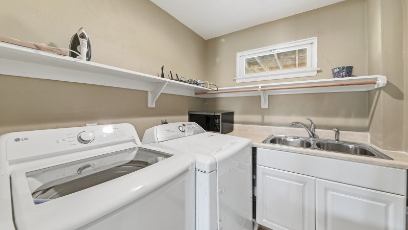 Palacious – Laundry Room