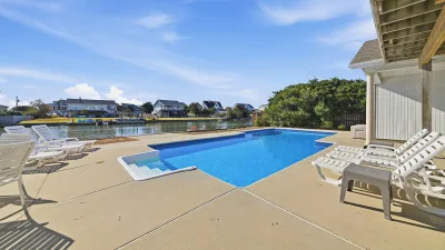 Palacious – Pool