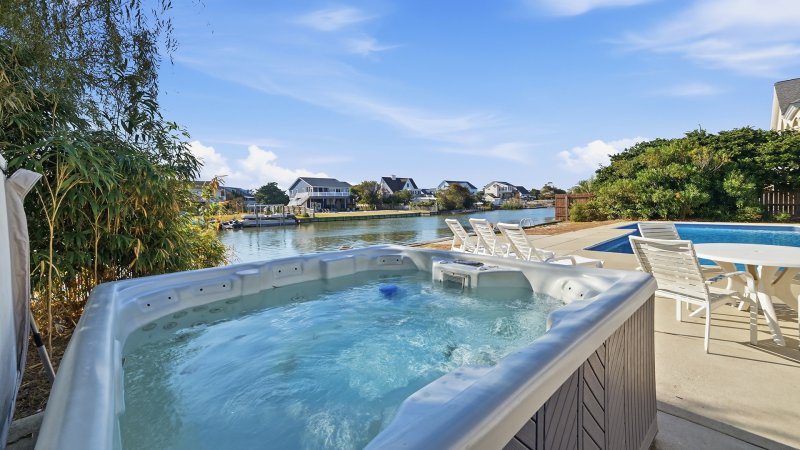 Palacious – Hot Tub