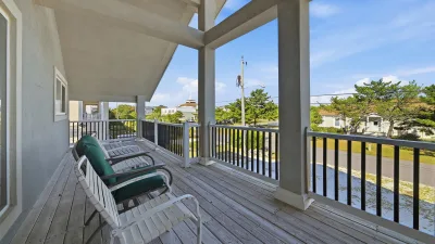 Palacious – Covered Deck