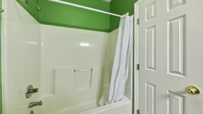 Palacious – Private Bath for BR6