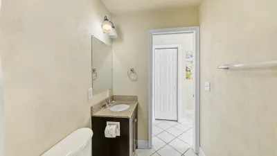 Palacious – Private Bath for BR7