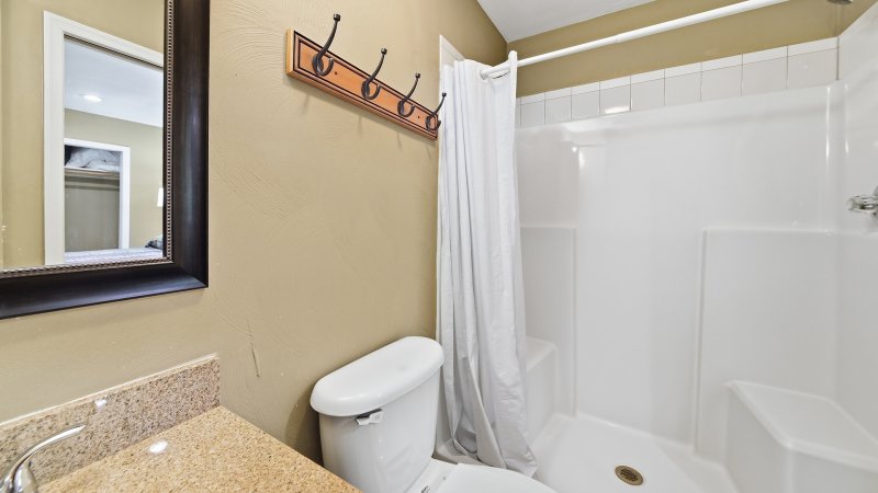Palacious – Private Bath for BR8