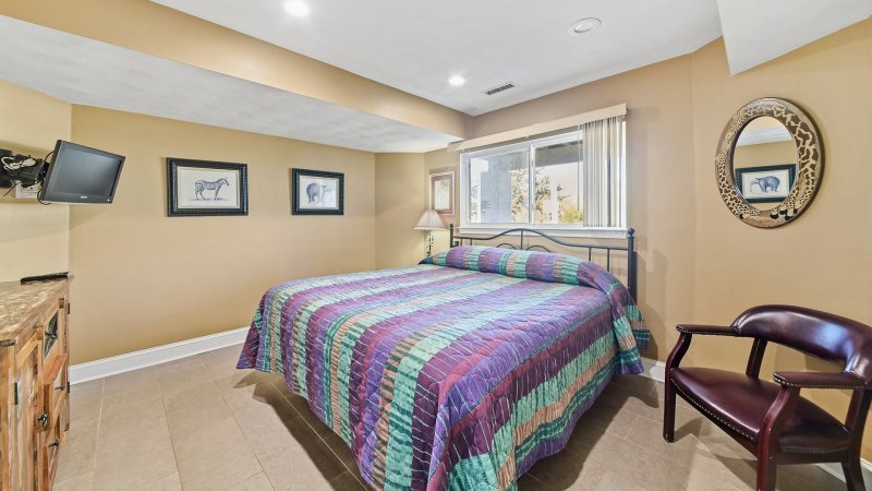 Palacious – Bedroom 12