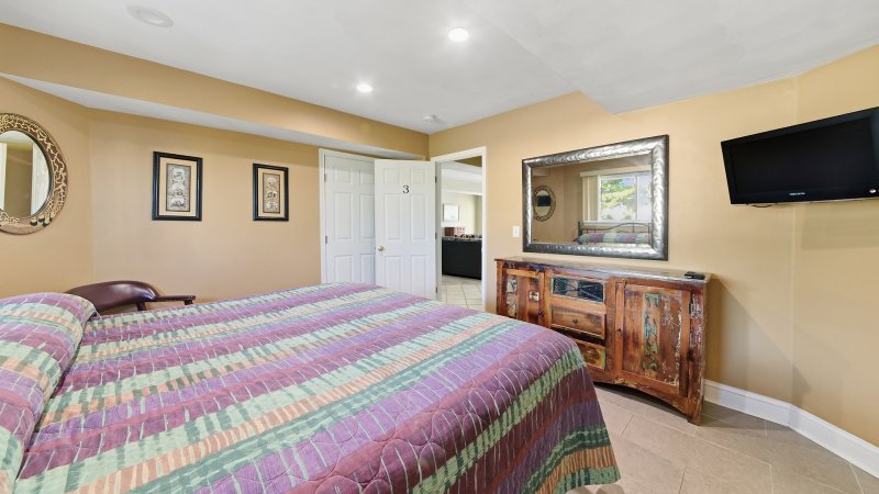Palacious – Bedroom 12