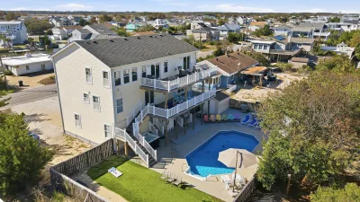 Island Hopper – Exterior