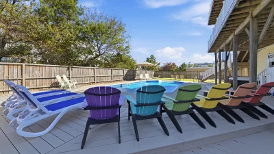 Island Hopper – Pool