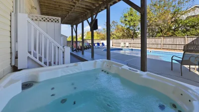 Island Hopper – Hot Tub