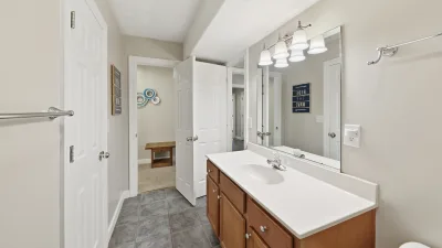 Island Hopper – Common Bath for 1st Floor