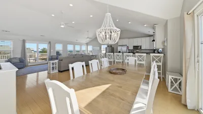 Island Hopper – Dining
