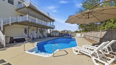 Island Hopper – Pool