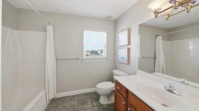 Island Hopper – Common Bath for BR2 and BR3