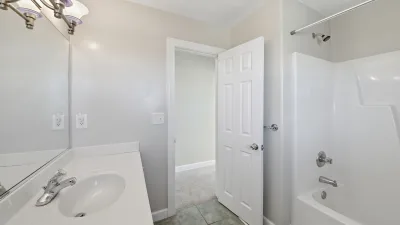 Island Hopper – Common Bath for BR2 and BR3