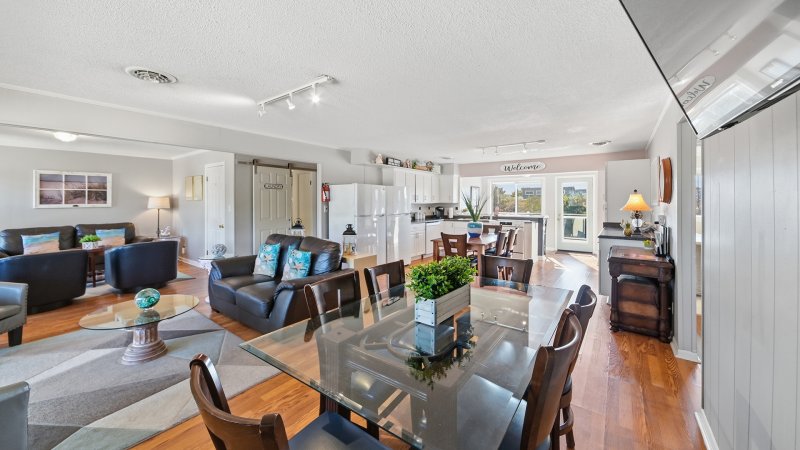 A Beach Oasis – Dining