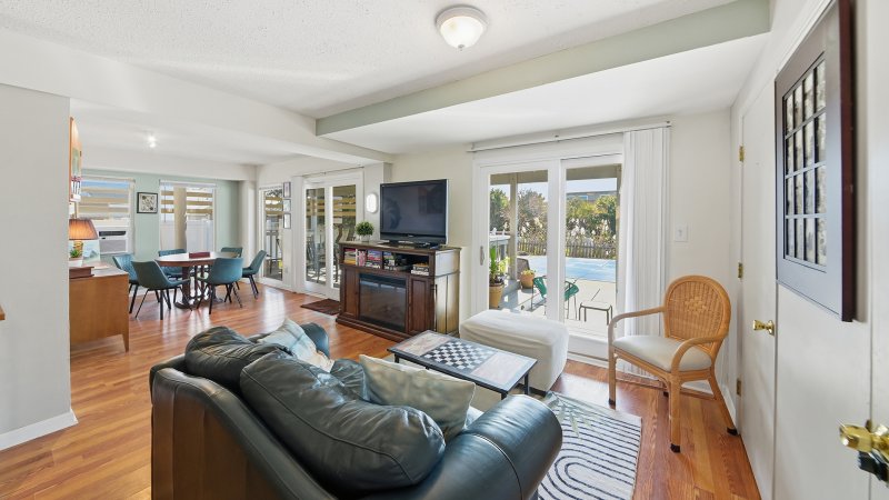 A Beach Oasis – Den