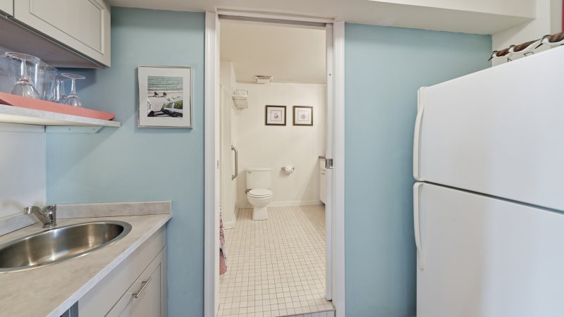 A Beach Oasis – Kitchenette