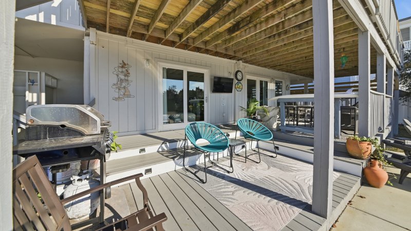 A Beach Oasis – Covered Deck