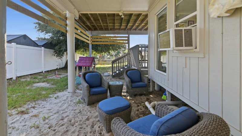 A Beach Oasis – Outdoor Sitting Area