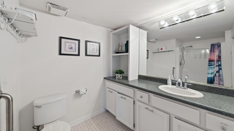 A Beach Oasis – Common Bath for 1st Floor