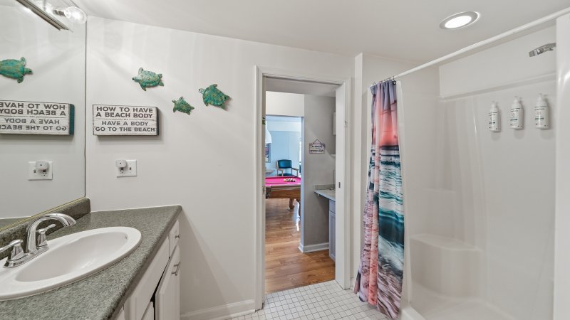 A Beach Oasis – Common Bath for 1st Floor