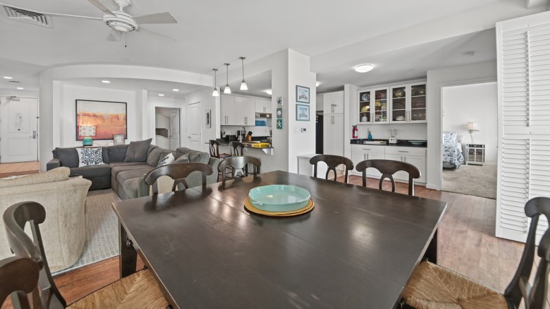 Oceanfront Oasis – Dining