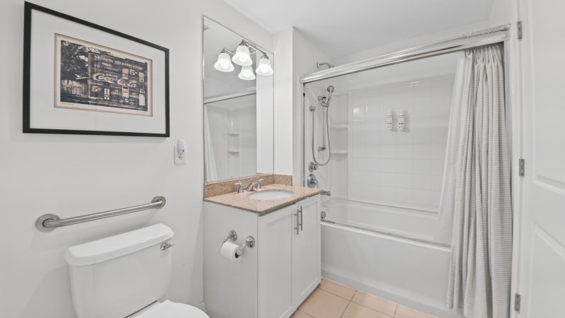 Oceanfront Oasis – Common Bath for BR2 and BR3