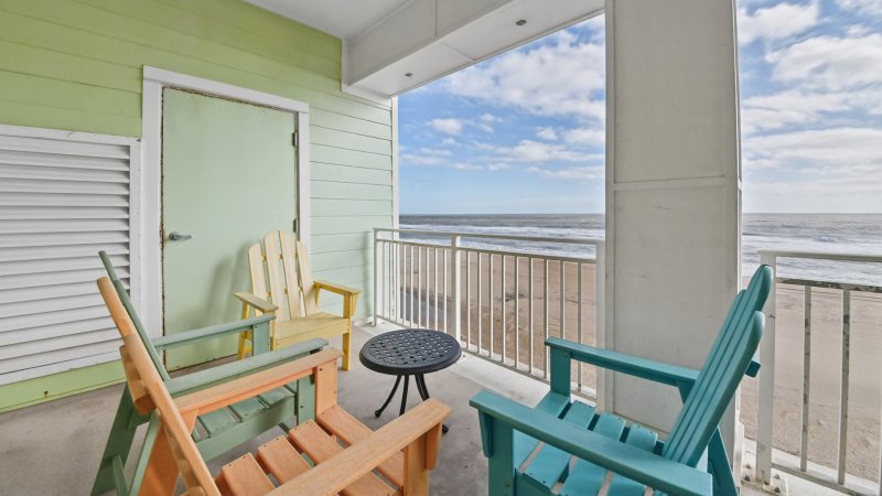 Oceanfront Oasis – Balcony