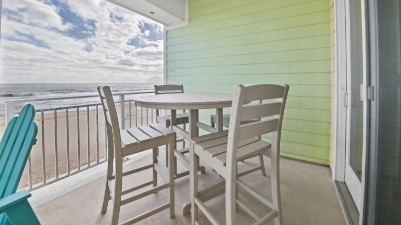 Oceanfront Oasis – Balcony